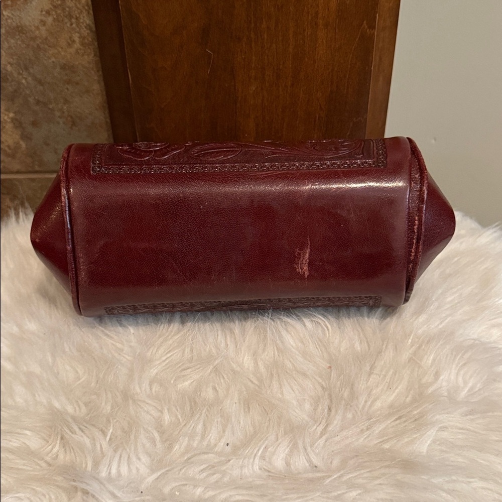 Vintage Burgundy Tooled Leather Shoulder Bag with Brass Clasp - Picture 10 of 13